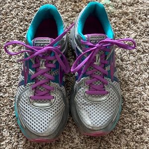 Brooks Adrenaline GTS 17 Running Shoes